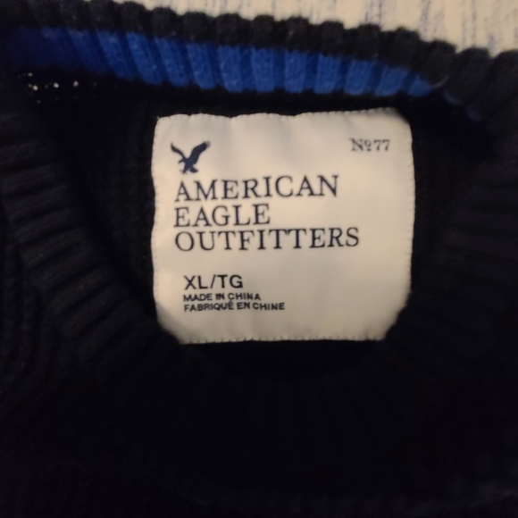 American eagle xl waffle sweater dark navy (almost black) with grey arm strips - Picture 2 of 8